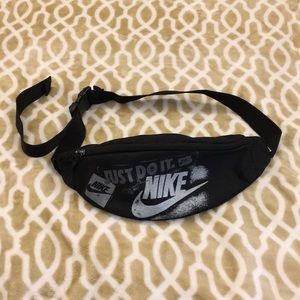 🔥Nike Multi- Pocket Fanny Pack🔥